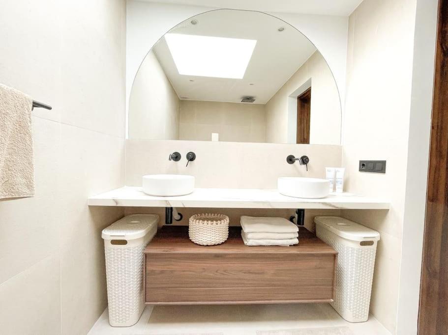 Luxury Penthouse Apartment *